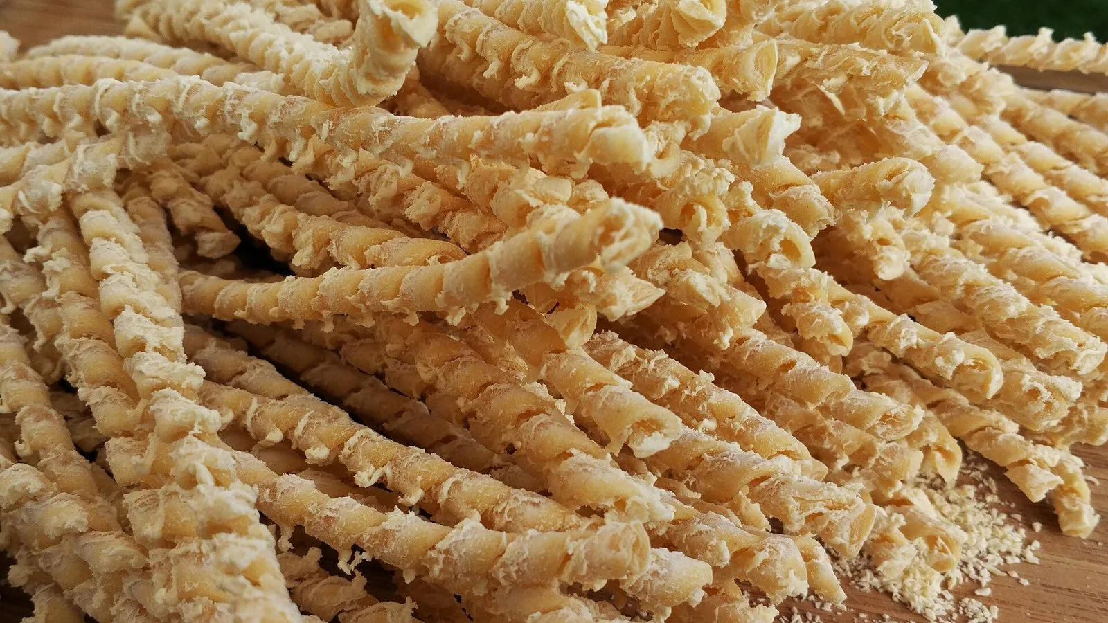 Busiate, la pasta di semola arrotolata tipica del Trapanese